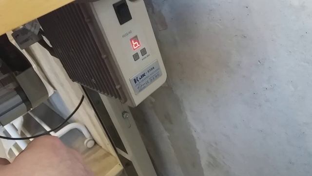 Включение и регулировка скорости на швейной машинке Juki с сервомотором смотреть онлайн