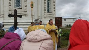 Чтение Евангелия у храма в селе Тайнинском (Мытищи)