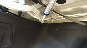 Пружинка в багажник Kia cerato 2017