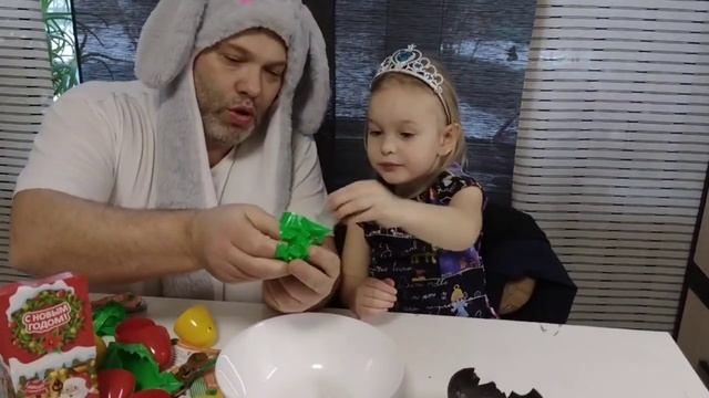 Новогодние яйца с игрушкой от Sweet Box Распаковка смотреть онлайн