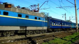 Электровоз ЧС4-117 с поездом №99