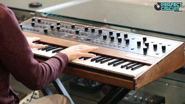 Sequential Circuits Prophet 5 vintage synth смотреть онлайн