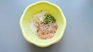 Фаршированный лук с мясом и рисом в духовке