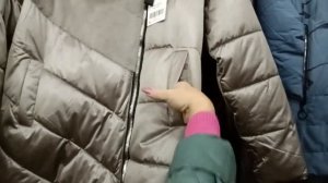 Интересный ассортимент курток и пальто на этот сезон в "Смешных ценах", для нас красивых.