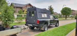 Установка автомобильных диванов на рельсах в Dodge Ram