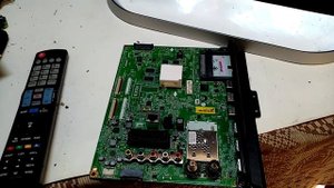 Телевизор LG 42LB720V после грозы висит на заставке.