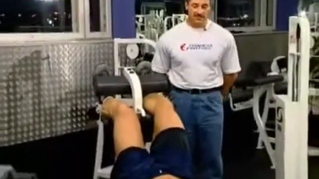 Скручивание туловища с голенью на скамье смотреть онлайн