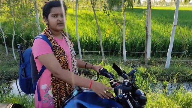 Yamaha MT 15 riding a girl 5 foot 3 inch Height смотреть онлайн