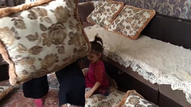 Мамина плакса . влог уборка комнаты . Дети . Играют.барби смотреть онлайн