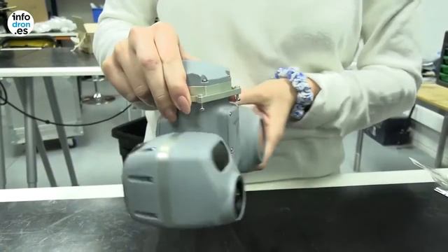 The Alpha 900 UAV Helicopter is designed specifically for maritime missions! смотреть онлайн