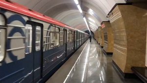Метропоезд 81-717/714.5М «Номерной» станция метро Окружная
