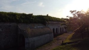 Полёт над фортом Поспелова на Русском острове, Приморский край, Дальний Восток, Россия.