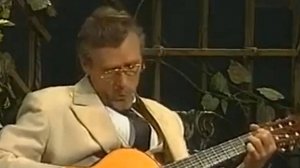 Александр Михайлов поет и играет на гитаре в спектакле "Чайка". Малый театр.