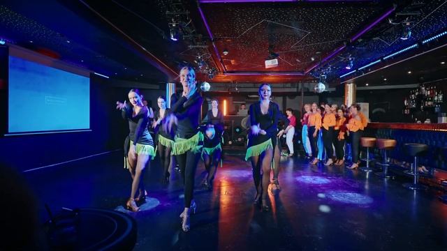 Bachata lady style by studio Follow me - Lift me up смотреть онлайн