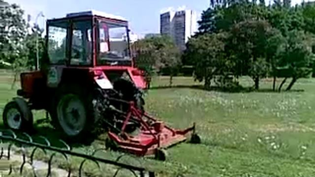 Трактор косит траву смотреть онлайн