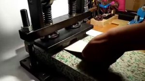 Пресс  ручной для вырубки кожи и для тиснения