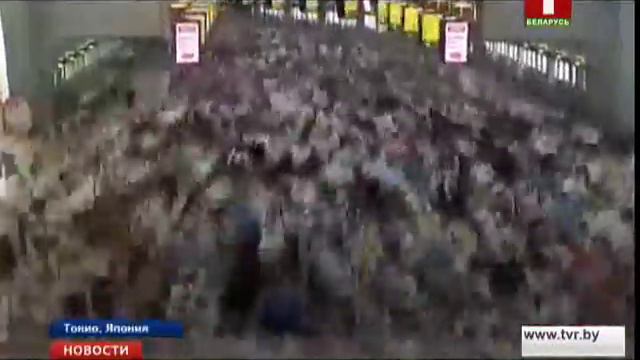 Японец снял на видео токийское метро в час пик