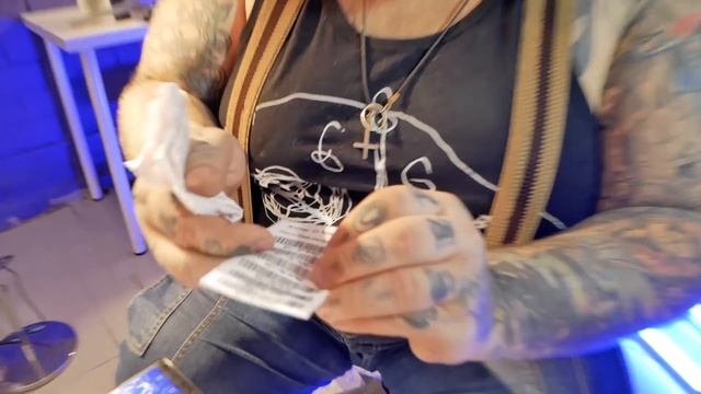 Вживил в Руку ЧИП NFC для управления ТЕЛЕФОНОМ смотреть онлайн