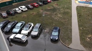 Перегородил выезд , теперь мятая машина