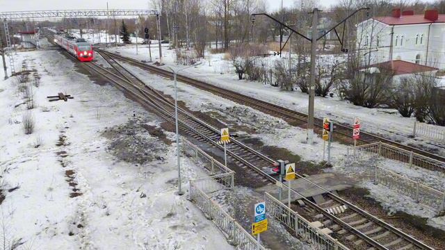 Служебный дизель-поезд ДТ1-011 следует по станции Александровская смотреть онлайн