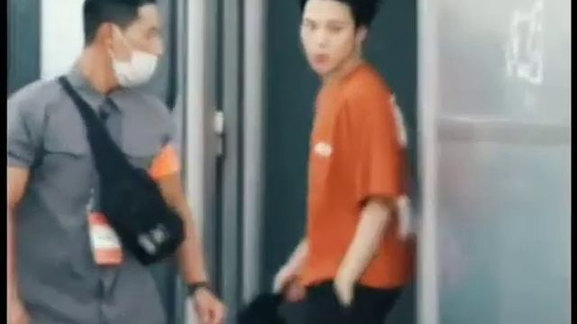 Походка Пак Чимина смотреть онлайн