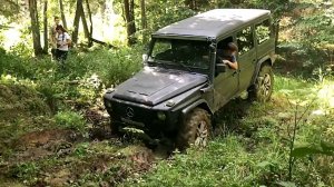 Гелик и 2 УАЗа на бездорожье.