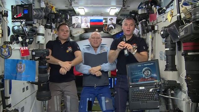 Экипаж МКС-67 поздравляет с Днём космонавтики