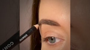 Как сделать красивый макияж бровей?