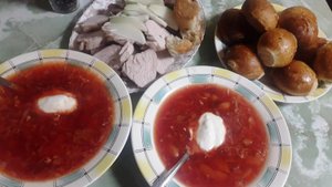 Борщик с пшёнкой и чесночными пампушками