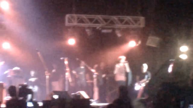 Ciro y Los Persas - Tan Solo (con Micky Rodríguez) - Plaza de la música 3/10/2014 смотреть онлайн