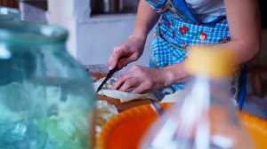 ЖИЗНЬ МОЛОДОЙ СЕМЬИ В УРАЛЬСКОЙ ДЕРЕВНЕ | САМАЯ ВКУСНАЯ КАПУСТА В БАНКАХ И СУШИЛКА ДЛЯ ПОСУДЫ