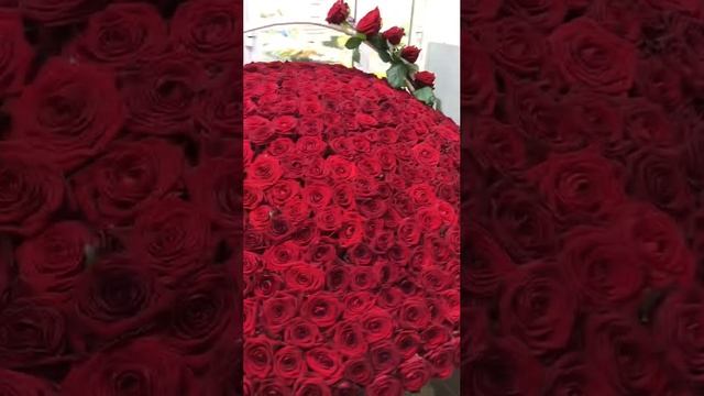 Огромный букет в корзине для нашего клиента