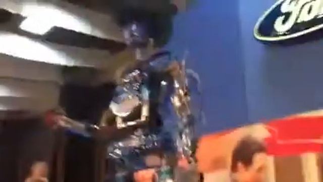 Ford's robot Hank смотреть онлайн