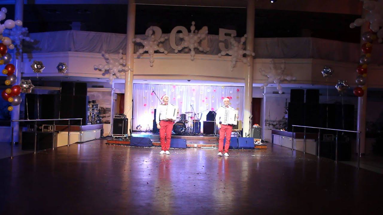 Дуэт аккордеонистов "Штрихкод" Новогодние попурри смотреть онлайн