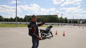 Мотошкола урок 3 габаритный разворот