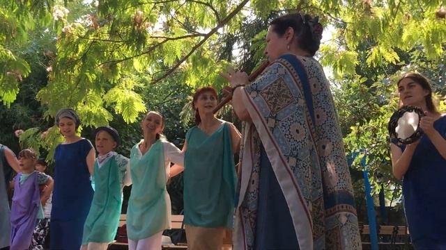 «Играем, танцуем, говорим и поем по-гречески», мастер-класс Натальи Жаровой смотреть онлайн