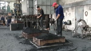 Литейный цех. Забивка опок.