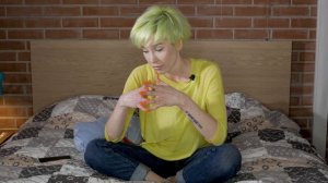 Боевые трофеи женщин. Зачем на пляже офисная сумка!?