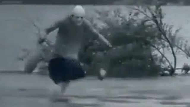 Женский юмор:
- Года бегут... И я бегу... — И хрен они меня догонят..!! ?? смотреть онлайн