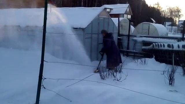 Электролопаты для снега маме в помощь! смотреть онлайн