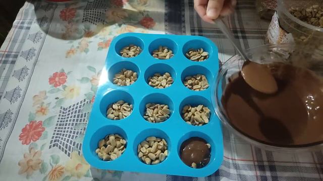 Como fazer Pé-de-moleque de chocolate? смотреть онлайн