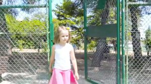 Макс не хочет брать Катю на прогулку