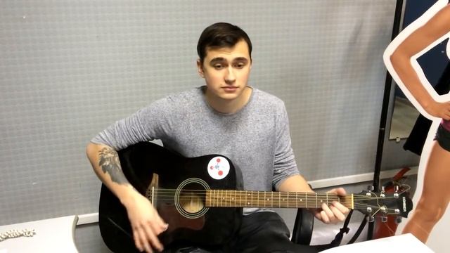 Как Петь и Играть на Гитаре Одновременно? (Уроки Гитары) смотреть онлайн