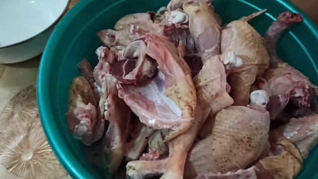 СКОЛЬКО МЯСА ДАЛИ ПЯТЬ КУРОЧЕК / МОЖЕТ НАДЕЛАТЬ ТУШЁНКИ ИЗ НЕГО ??? смотреть онлайн