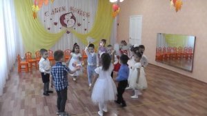 Танец ко Дню матери от средней группы "Сказка"