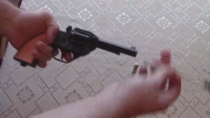 советский пистолет с присосками