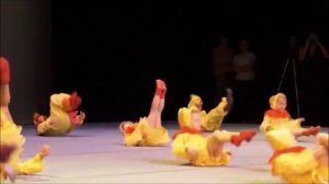 Танец цыплят.
