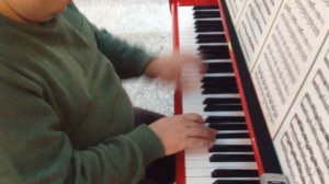 Improvisation in Erevan airport (EVN). Аэропорт Звартноц 2016.