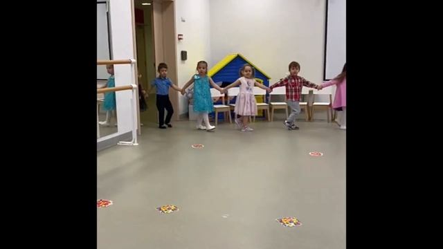 Поздравление от 2 младшей группы с 8 марта смотреть онлайн