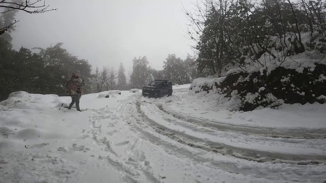 JIMNY KO LE KAR CHALE GAYE SNOW ME OR FAS GAYI JIMNY || JIMNY EXTREME SNOW TEST IN UTTARAKHAND смотреть онлайн